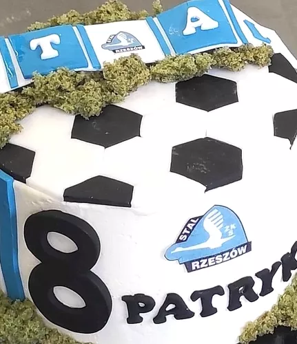 Tort piłkarski na 8 urodziny